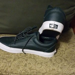 Hunter Green Van's (M 8.5; W 10)